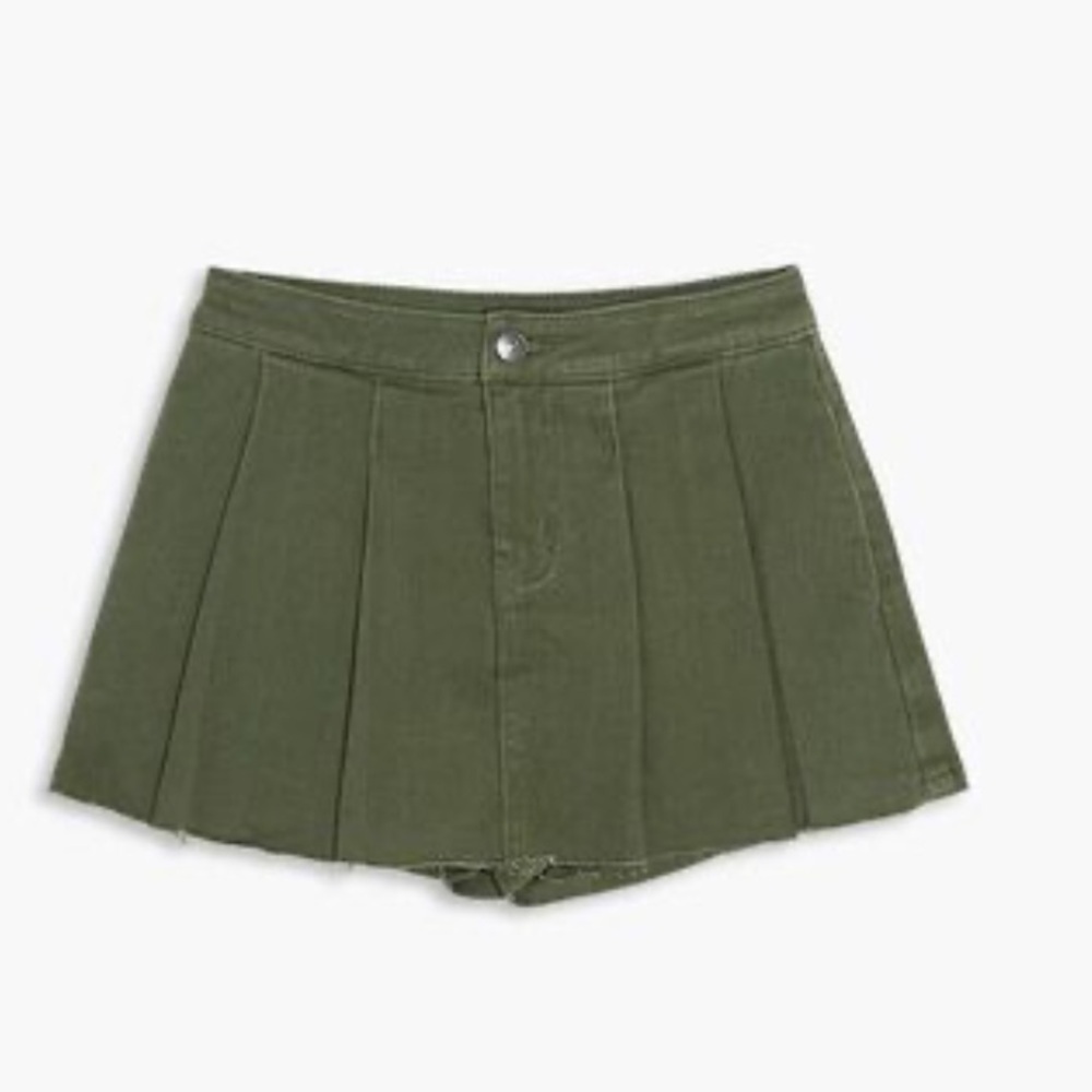 NWT Forever 21 Mid
Rise Pleated
Skort Sz M